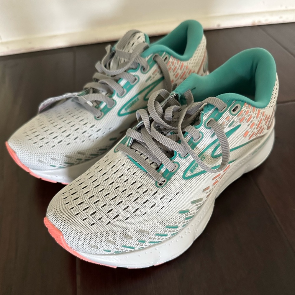 Brooks Women's Gray and Teal Athletic Shoes
